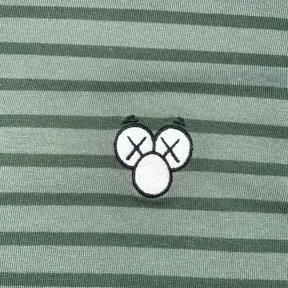 Kaws Uniqlo Tee - Picture 2 of 4